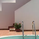 אכסניה Surfers Retreat (adults Only) *
