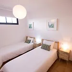 אכסניה Surfers Retreat (adults Only) *