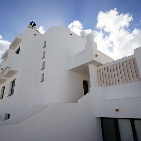 بيت شباب Surfers Retreat (adults Only)