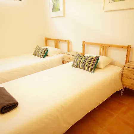 אכסניה Surfers Retreat (adults Only) *