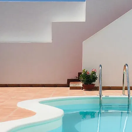 Surfers Retreat (adults Only) *