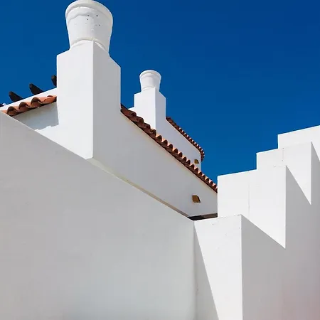 Хостел Surfers Retreat (adults Only)