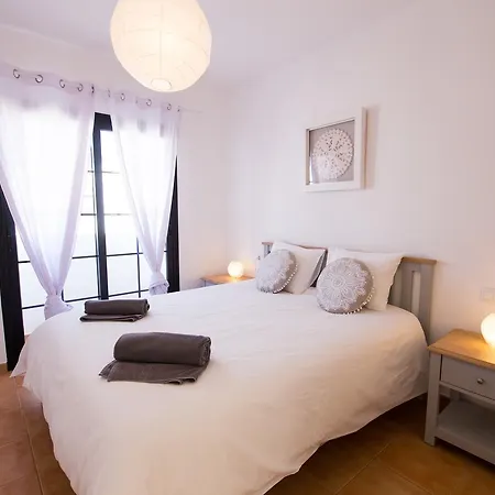 Surfers Retreat (adults Only) Коральео